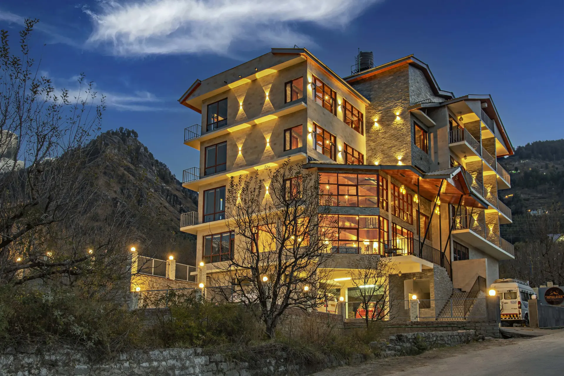 Best Pet-Friendly Hotels in Manali | Echor Stay