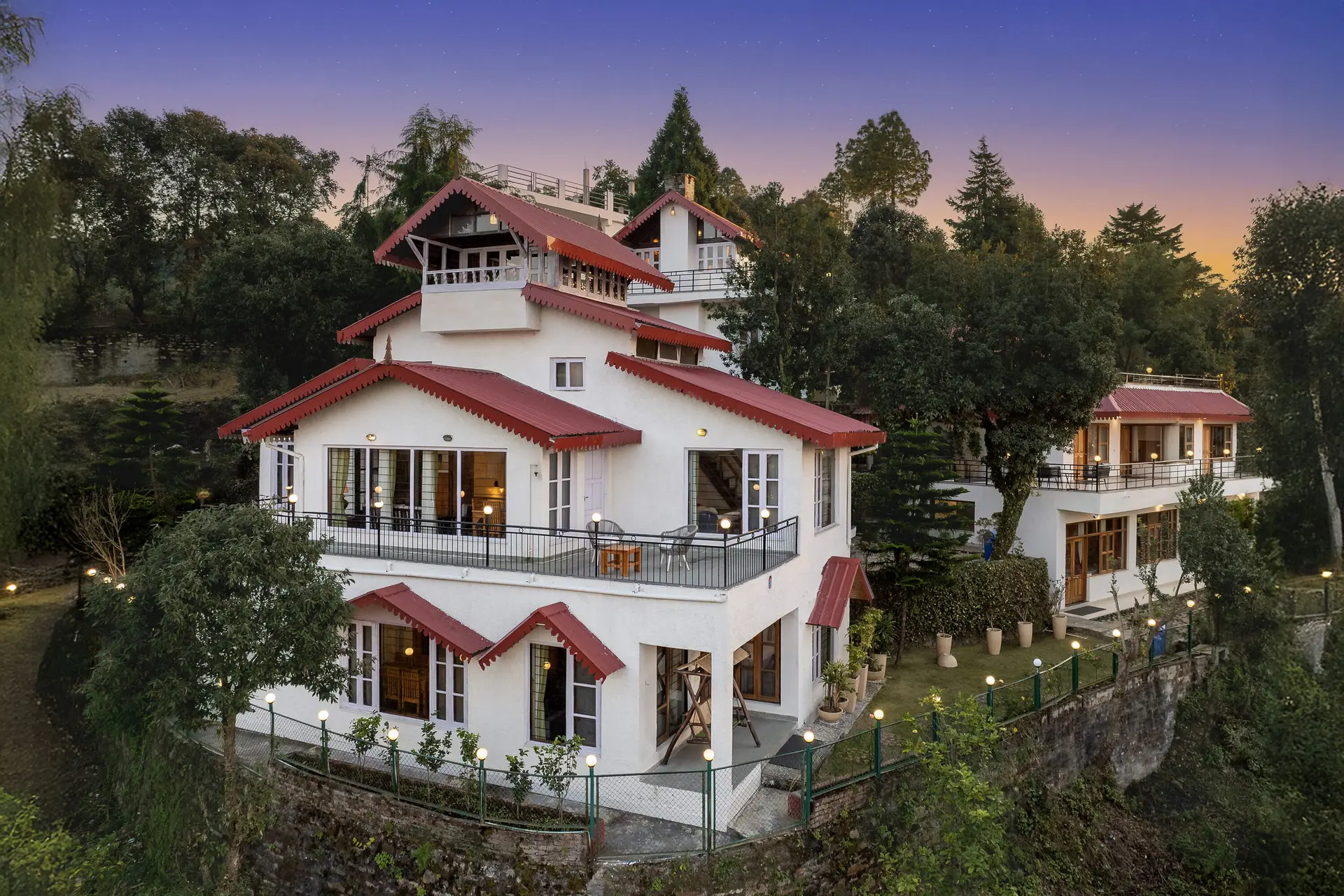 Hotel in Ranikhet: A Guide to Choosing the Right Mountain Stay
